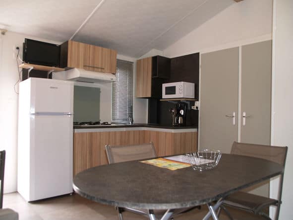 mobile home rental at 4-star campsite in Argelès-sur-Mer: kitchen