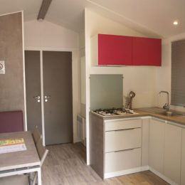 4-person mobile home rental in Argelès-sur-Mer: kitchen