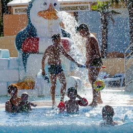 Càmping 4 estrelles amb Espai Aquàtic de piscina infantil