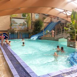 Camping 4 étoiles avec piscine couverte